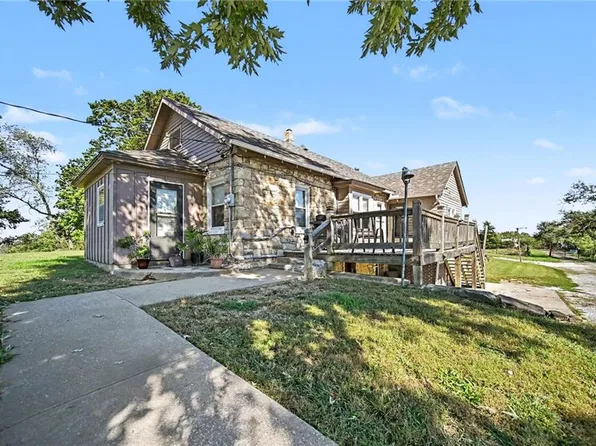 15 S 98th St, Edwardsville, KS 66111