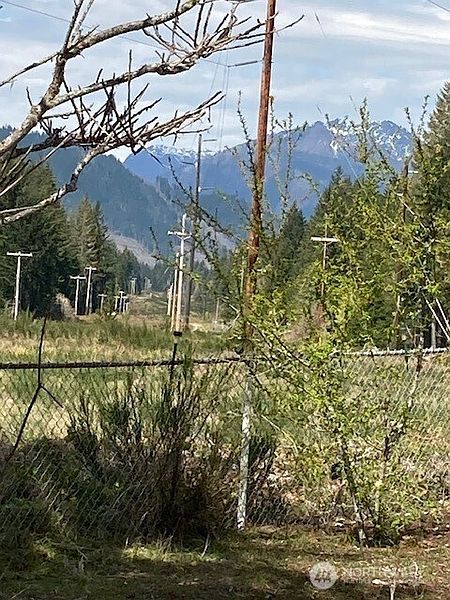 3rd image of 301 N Chinook Drive