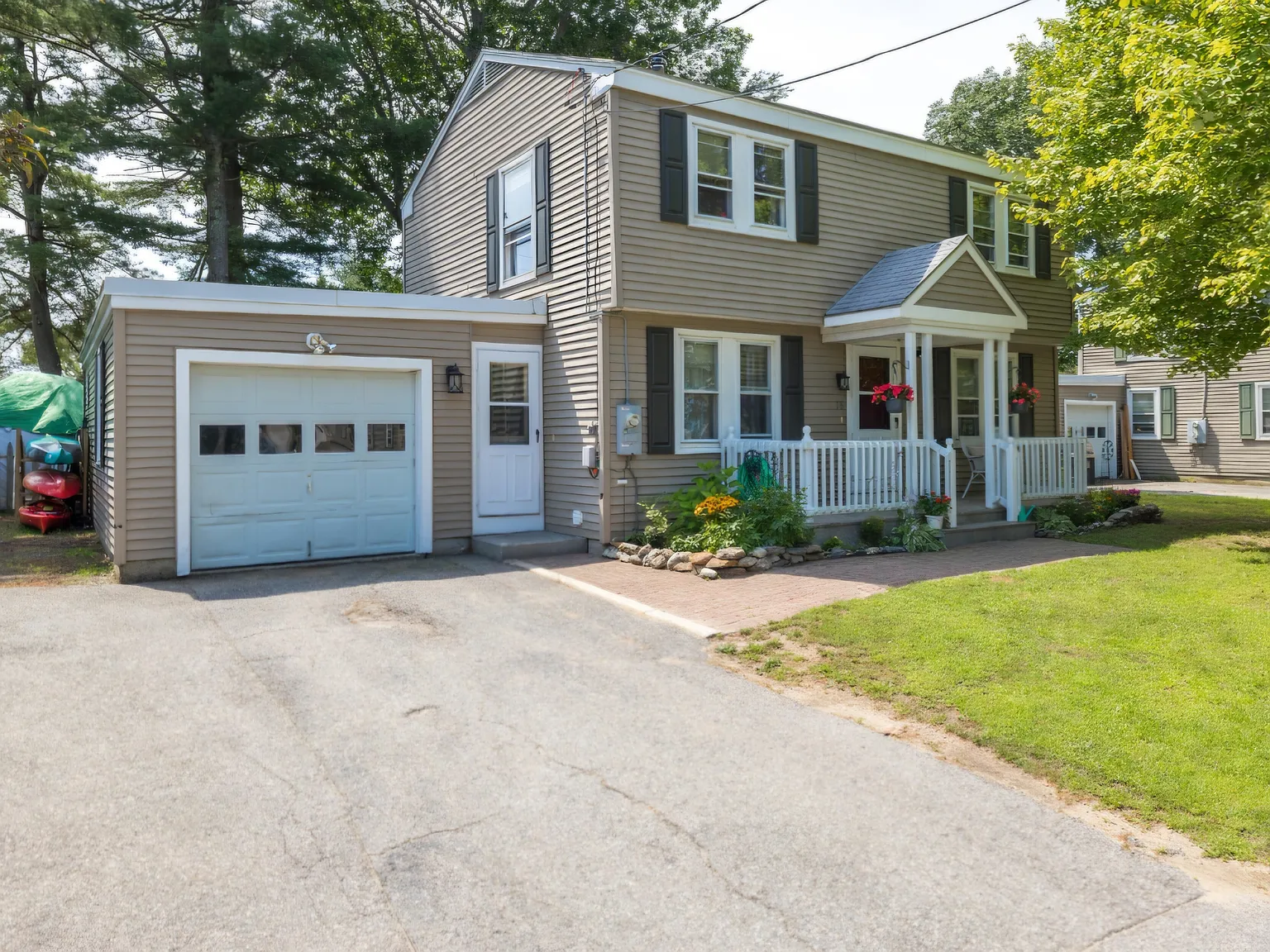 3 bed, 1.5 bath, 1359 sqft, $3,100 — Photo 2