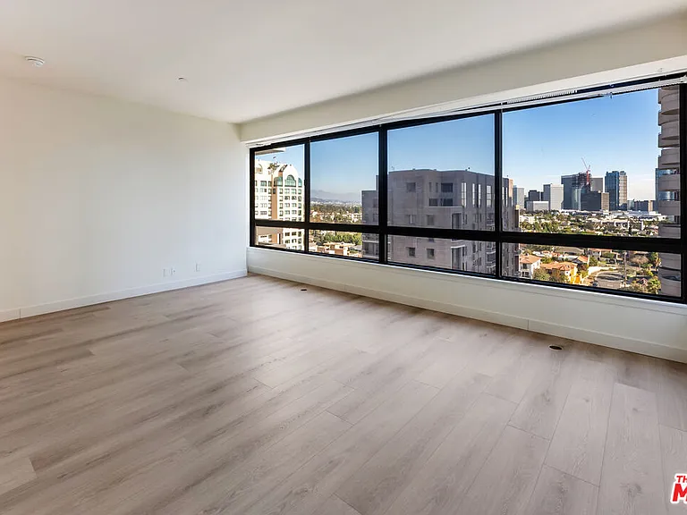 10551 Wilshire Blvd #1405 — Photo 32