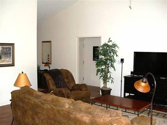 FAMILY ROOM VIEW 2