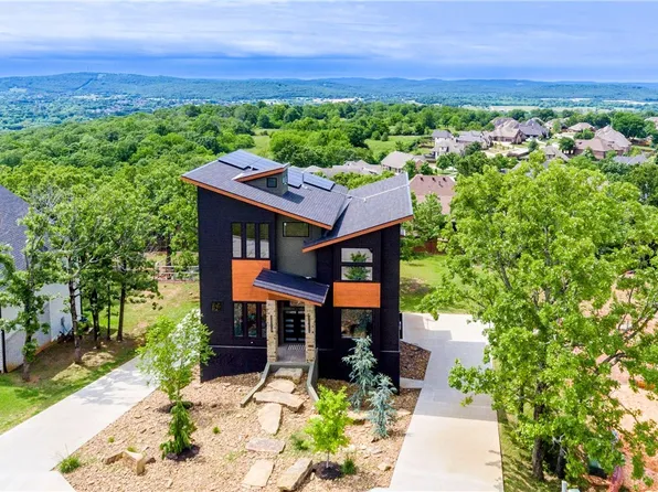 675 N Cliffside Dr, Fayetteville, AR 72701