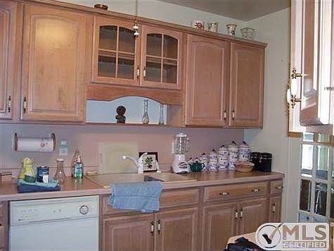5th image of 402 E Ayer St