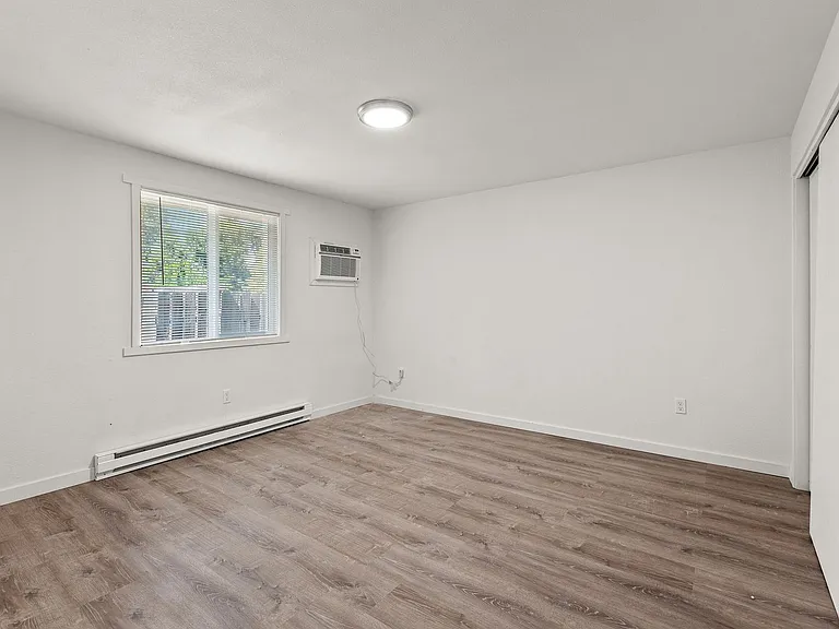 1208 & 1210 E Boyd St — Photo 3