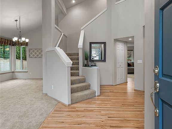 Gorgeous entry with vaulted ceilings! 