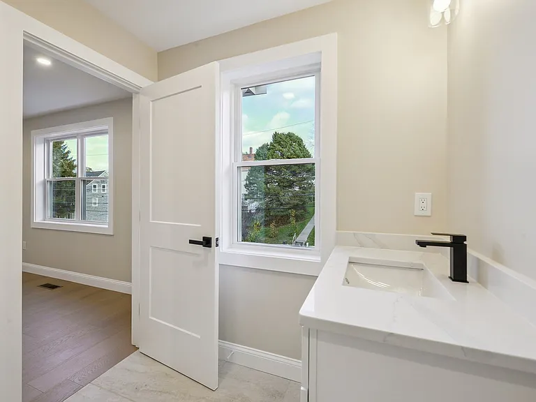 110 Stowe St — Photo 16