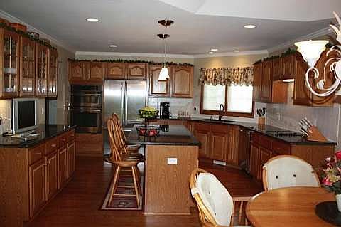 2nd image of 3108 Huntington Cir S