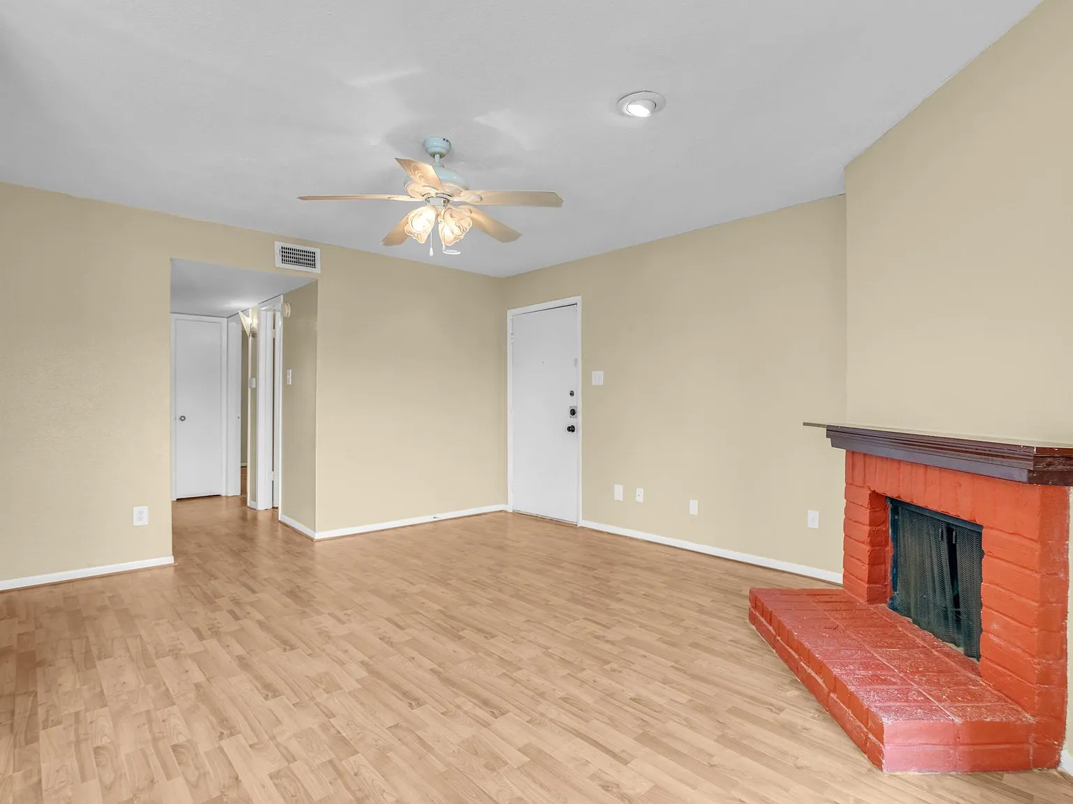 2 bed, 1.0 bath, 932 sqft, $1,475 — Photo 4