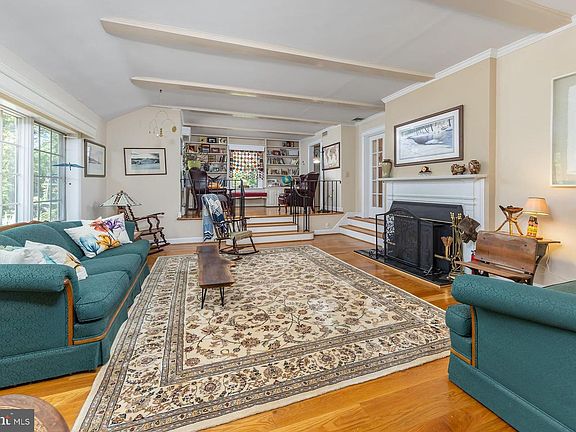 4th image of 46 Lake Dr