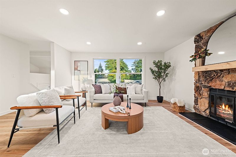 4th image of 8103 30th Avenue SW