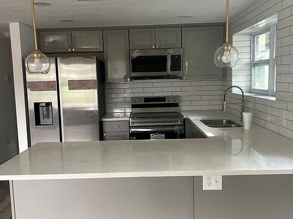 3rd image of 625 W 46th St