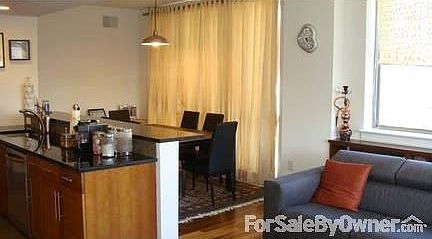 Dining Room
						:
						Floor to ceiling windows
