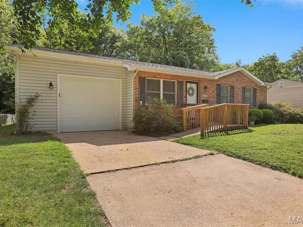1704 E 9th St, Washington, MO 63090