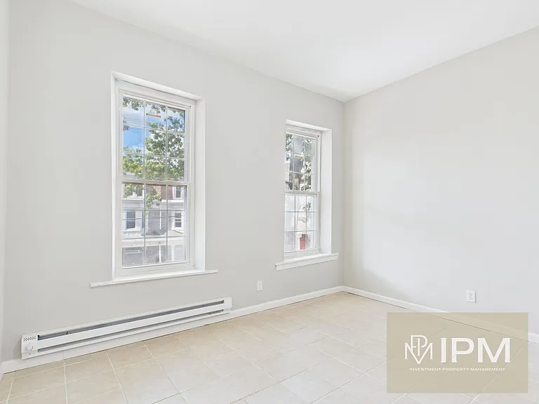 341 S 6th St — Photo 5