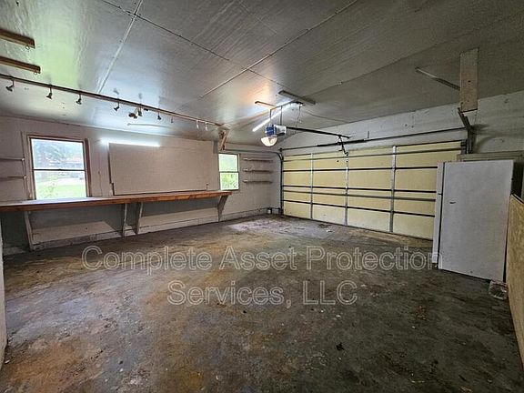 3rd image of 8911 Park Valley Ct