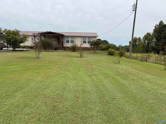 4th image of 15 Maple Tree Dr