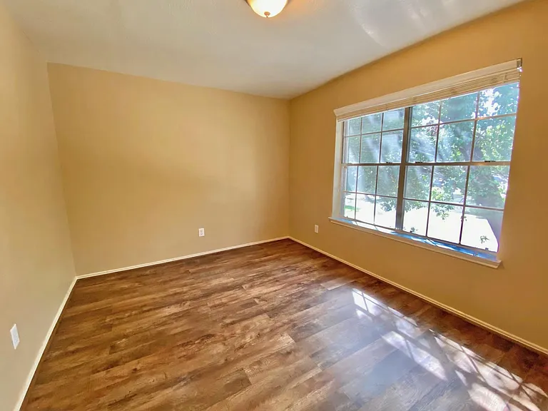 2406 Kenbridge Dr — Photo 7