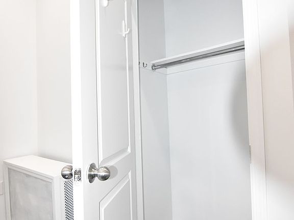 3rd image of 101 W 75th St APT 5D