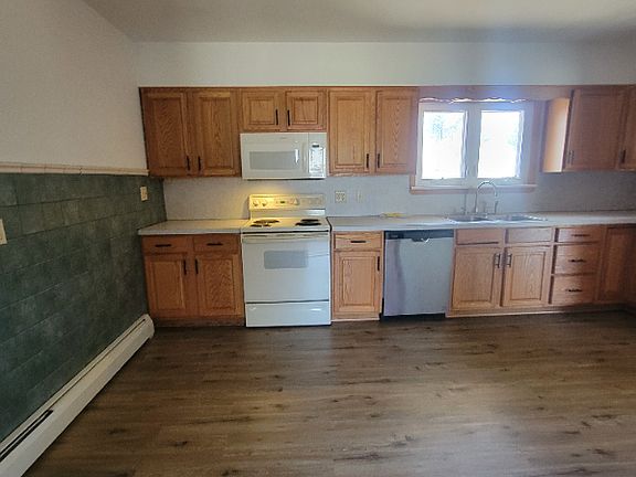 5th image of 151 Huston Ave