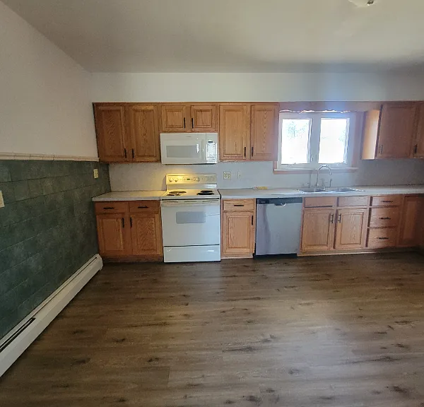 151 Huston Ave — Photo 5