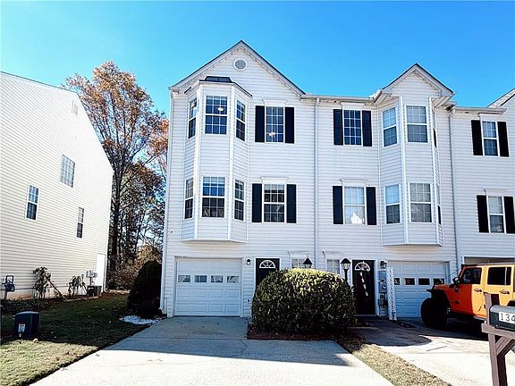 3rd image of 1339 Pilgrim Lake Dr
