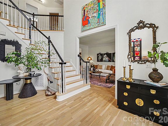 5th image of 218 Crimson Orchard Dr