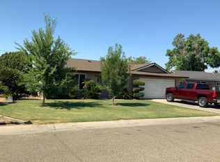 366 Reina Dr, Dinuba, CA 93618