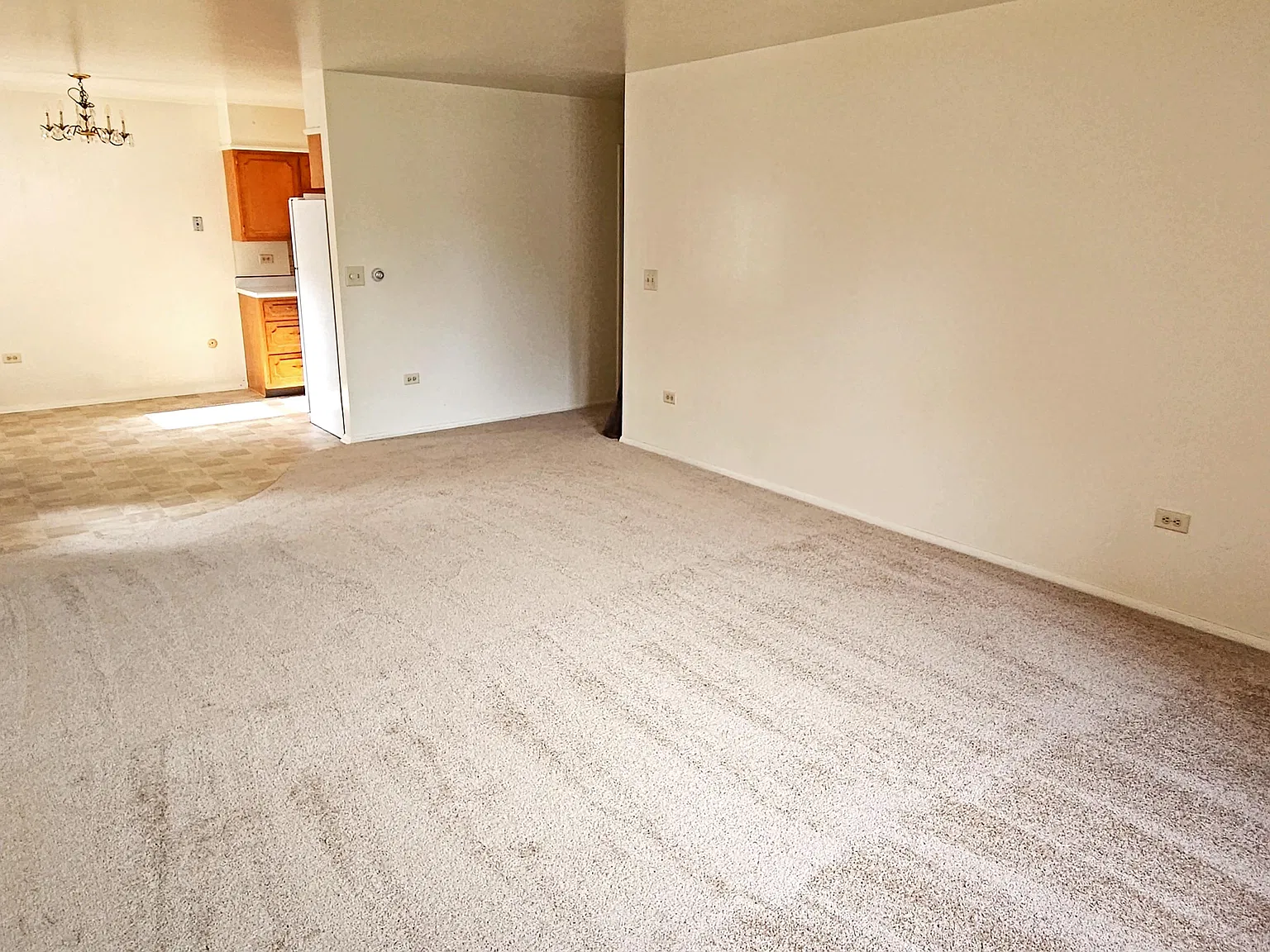2 bed, 975 sqft, $1,350 — Photo 2