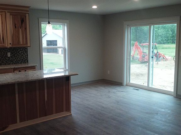 5th image of 5955 Lakewood Dr