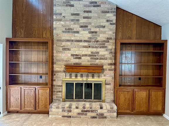 5th image of 2711 Colony Dr