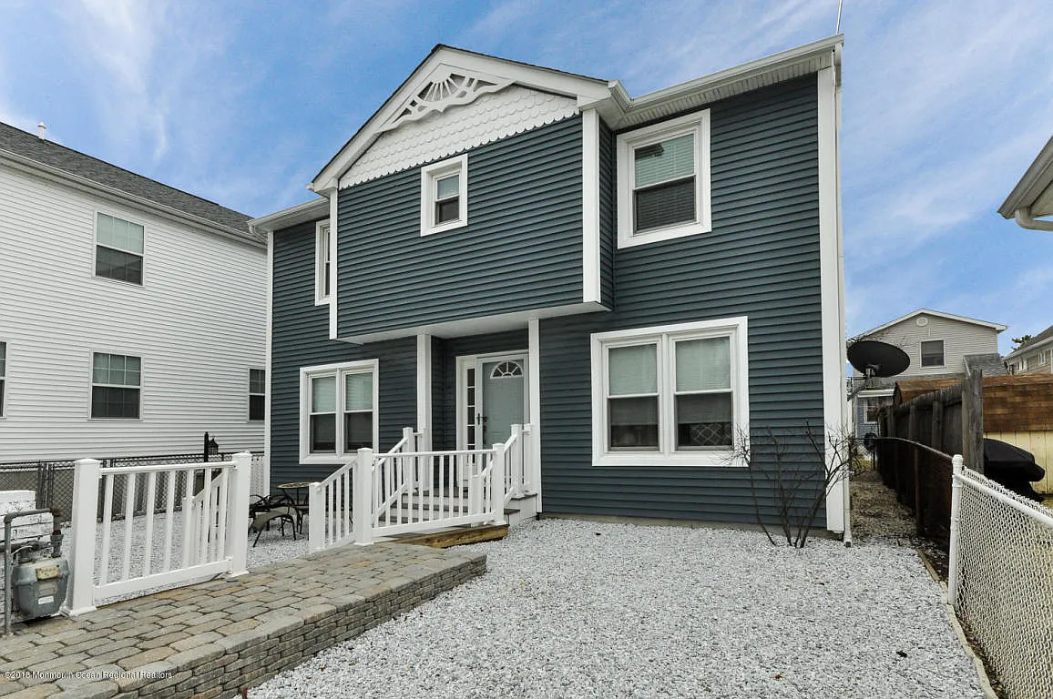 221 Hancock Ave photo 1