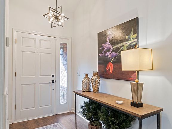 4th image of 225 Hearthstone Manor Ln