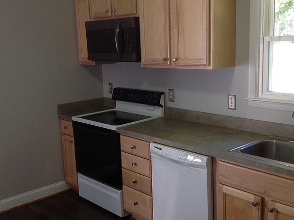 5th image of 11 Westfield Dr