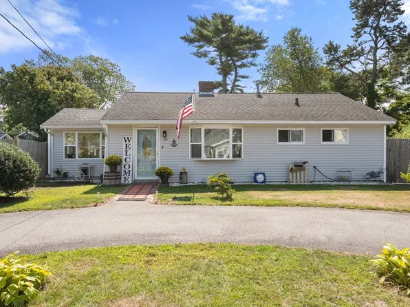 39 Chippewa Dr, Buzzards Bay, MA 02532