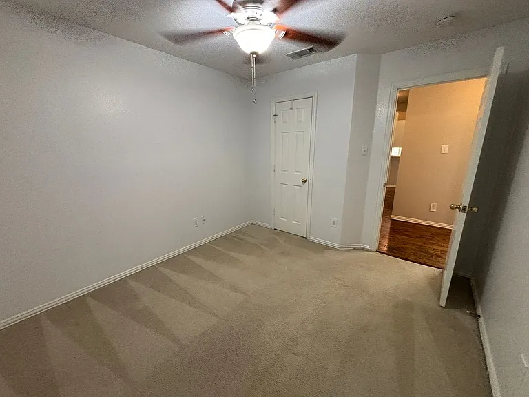 2921 Meadow Glen Dr — Photo 3