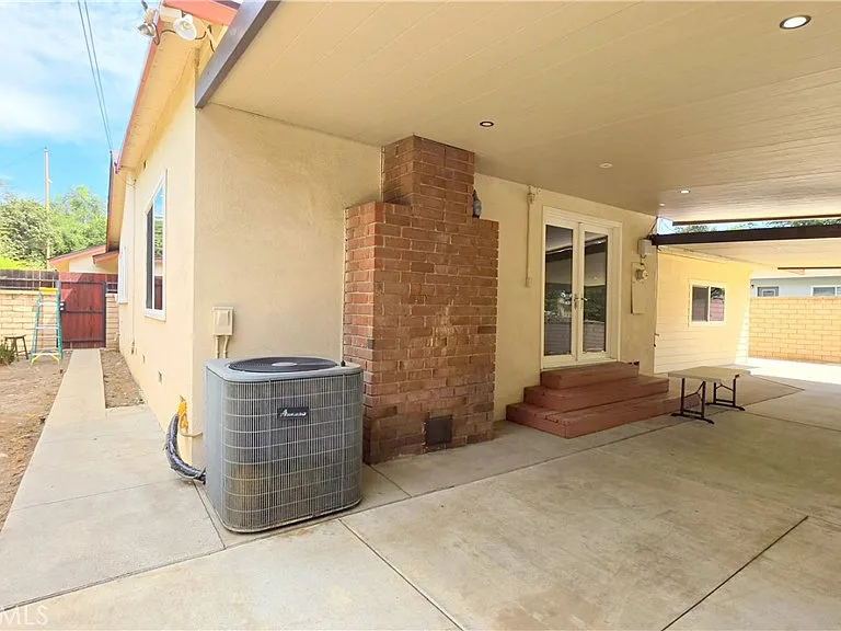 182 E Green St — Photo 25