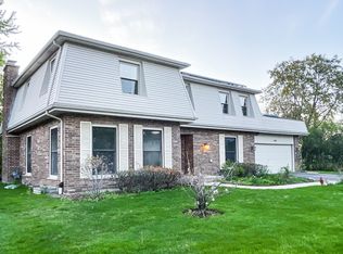 1640 Barry Ln, Glenview, IL 60025