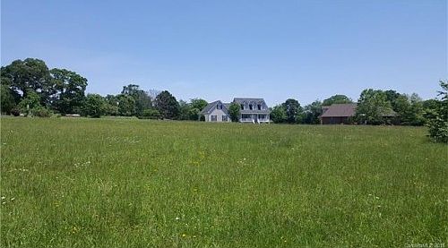 5th image of 128 Donsdale Dr