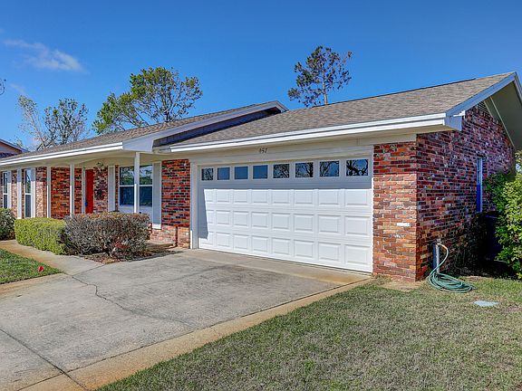 3rd image of 957 Huntingdon Cir