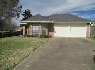 1612 Shady Creek Cir, Henderson, TX 75652