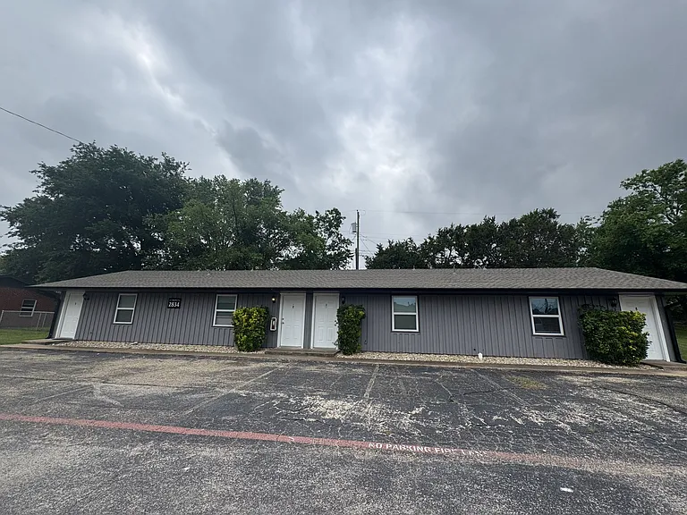 2834 Cedar Cir #4 — Photo 1