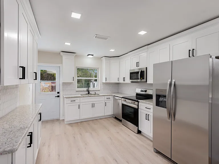 1650 Leach Cir — Photo 15
