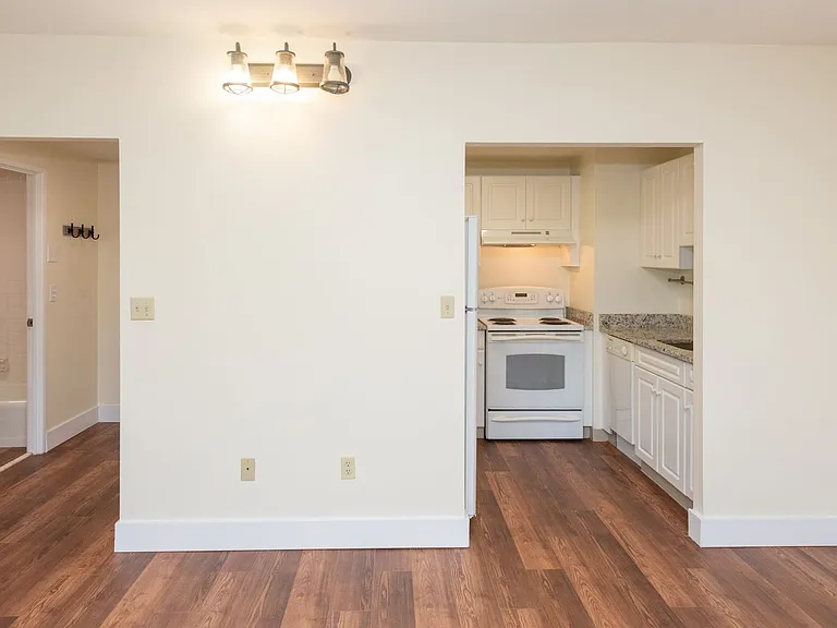 Lakewood Apartments — Photo 15