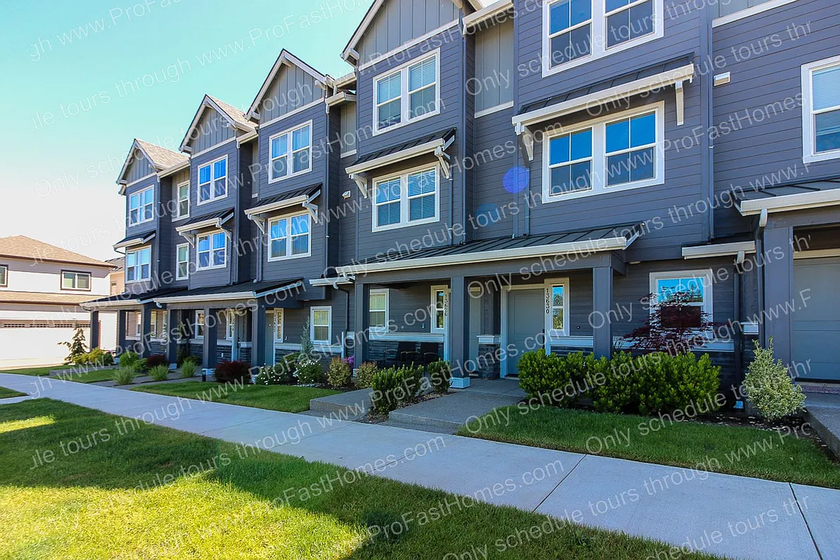 Building Photo - 13630 SW River Terrace Blvd