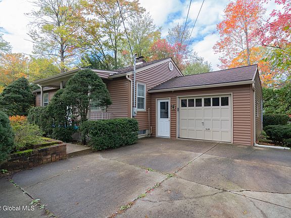 3rd image of 15 Ellen Ln