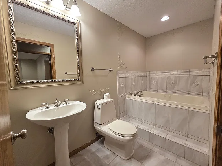 459 Jefferson St — Photo 14