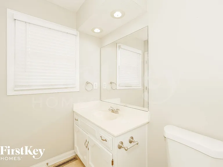 6235 N Hickory Ct — Photo 11