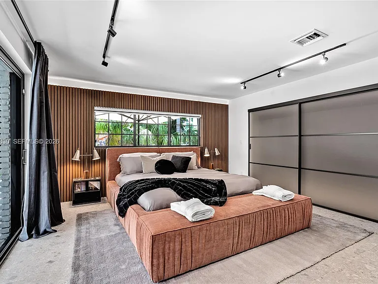 2500 Bayview Dr — Photo 25