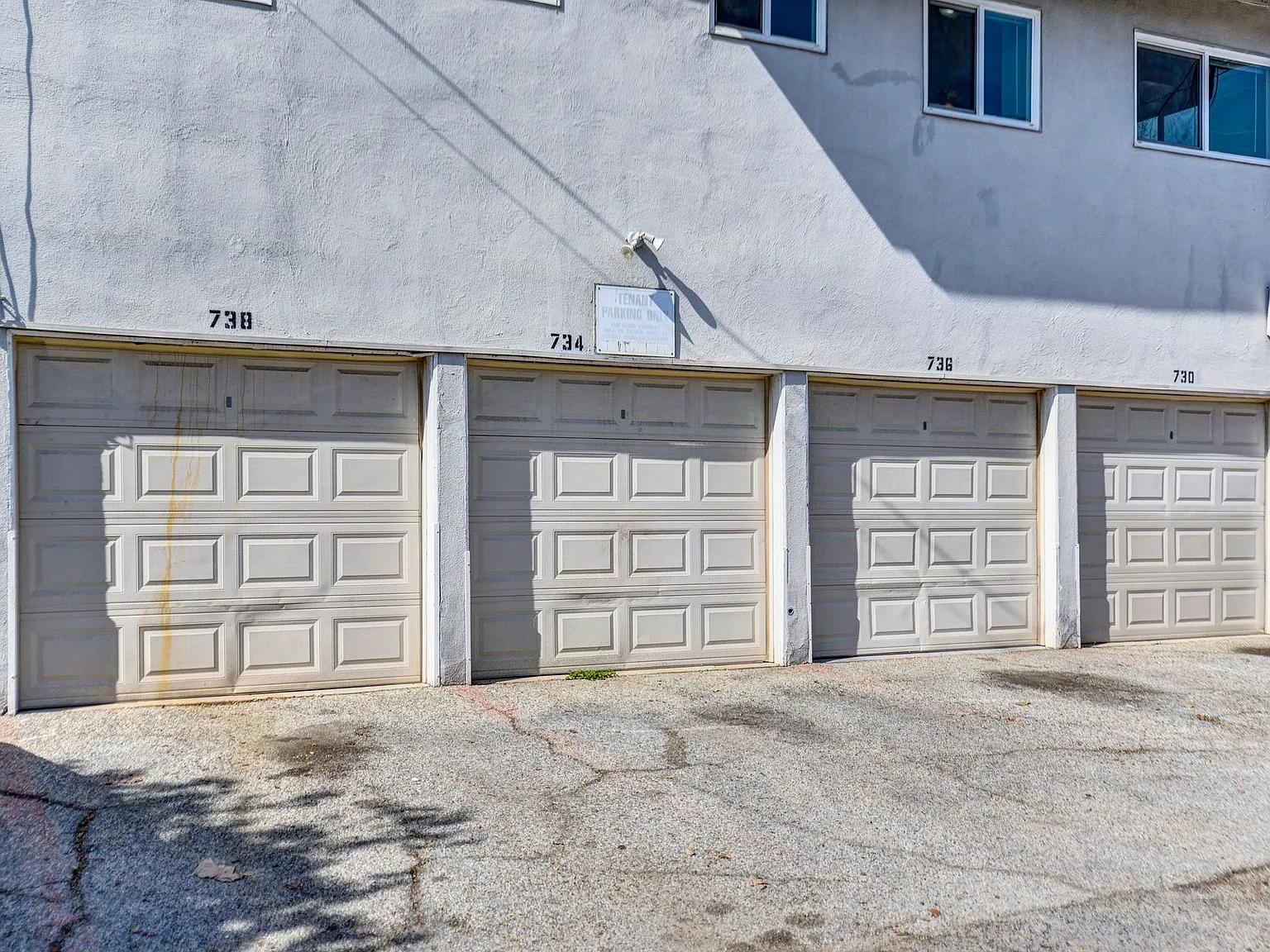 Refreshed 1 Bed 1 Bath Apartment with Parking — Photo 4