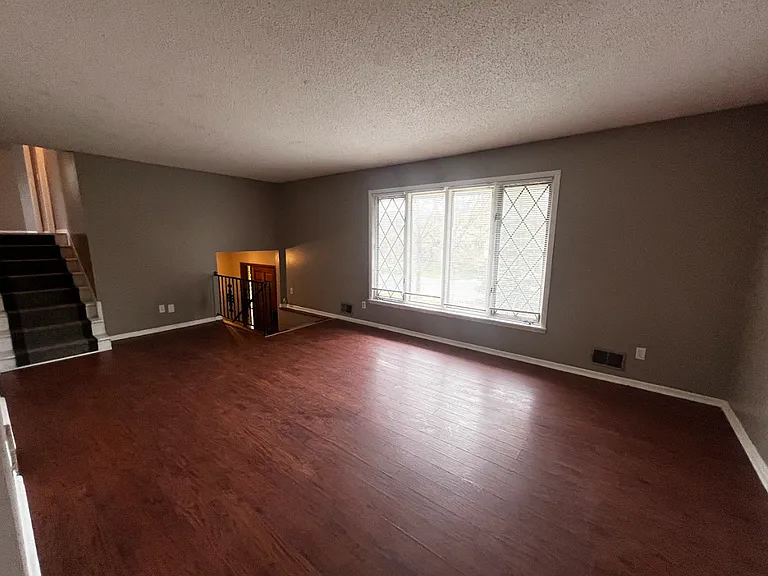 7725 Tessman Dr N — Photo 4